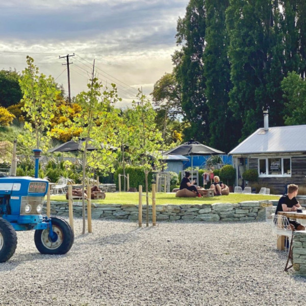 Te Wāhi Toi - Bill's Green, Country Lane  l  Outdoor Performance Space