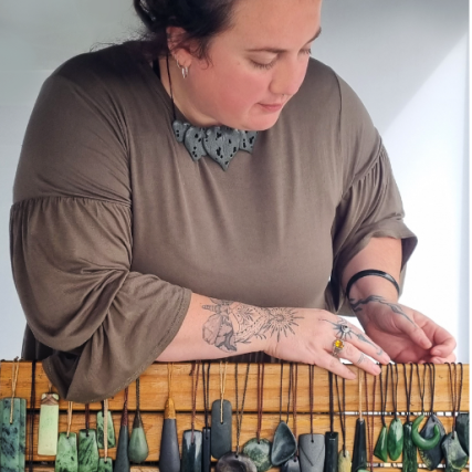 Te Wāhi Toi - Wild Soul Eclectic  l   Stone carver, jeweller & artist